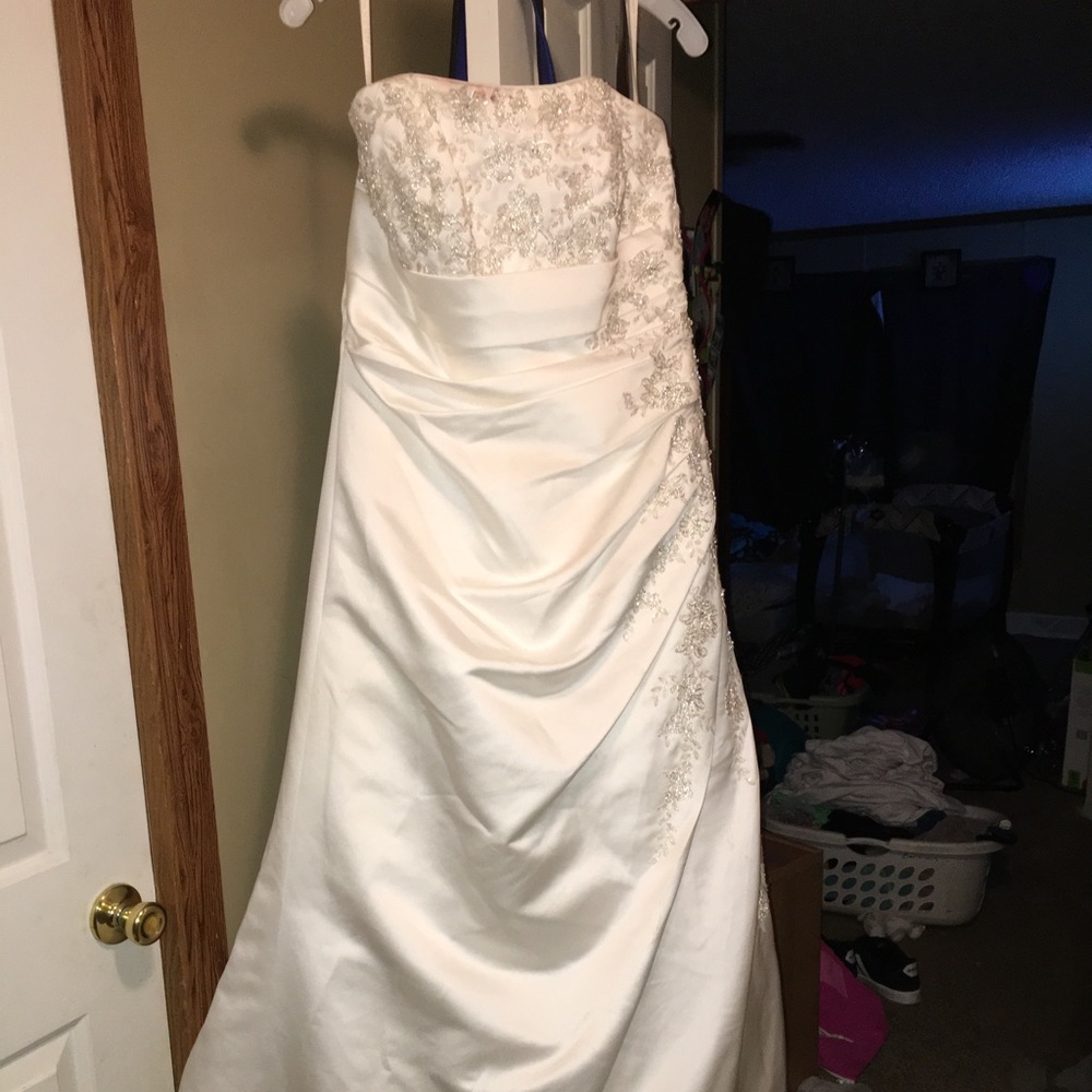 Ivory wedding dress